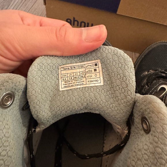 black hiking boots - Picture 6 of 8